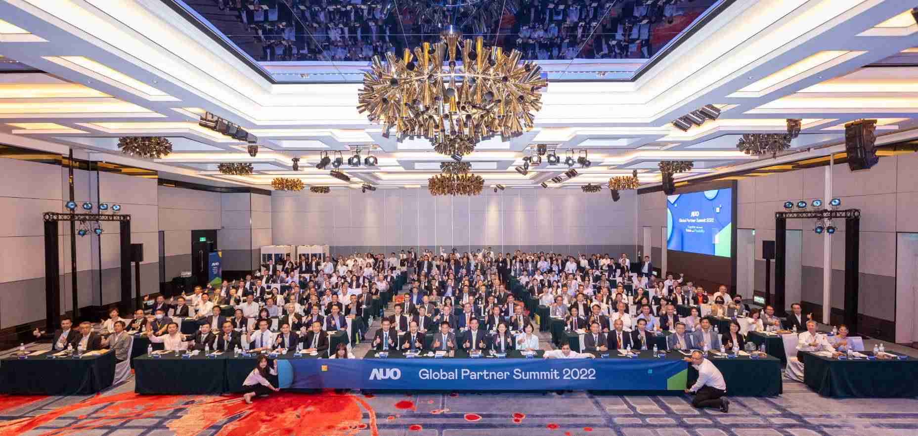 友達推動「安心、、、、創新、、用心、、、同心、、盡心」五星職旅，，，為菲籍員工打造全方位照護，，首度贏得「人權實踐與發展領袖獎」殊榮