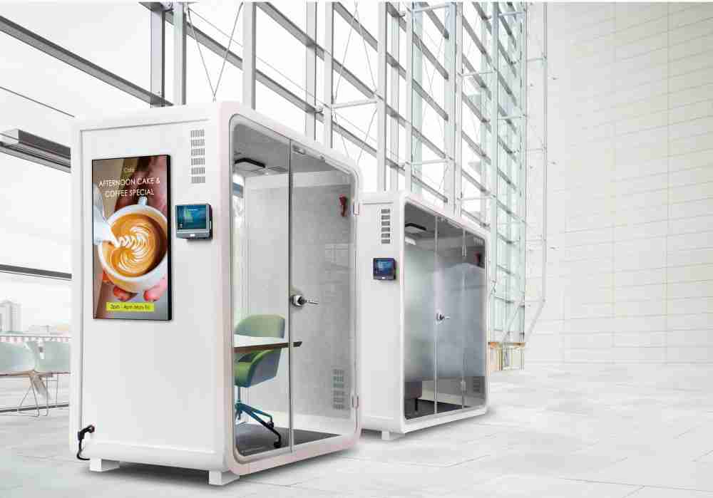 尊龙集团子公司达擎之智慧行动办公舱，，，，采用PDLC智能调光玻璃设计，，，，透过通电与断电的电流切换，，，，呈现透明与雾面效果，，，具节能降耗特性并兼顾隐私，，，，确保信息安全