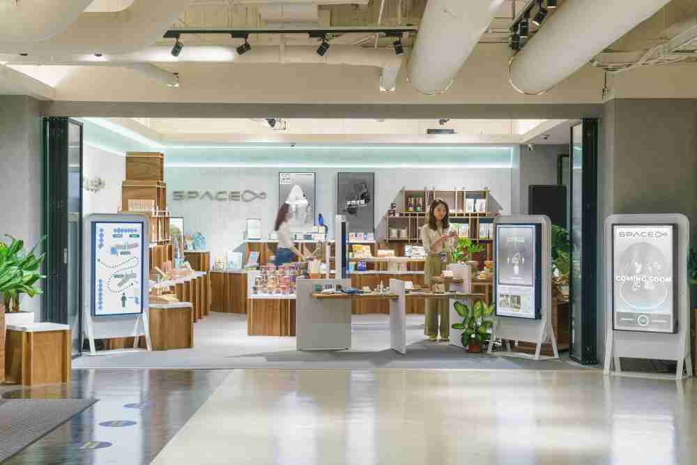 尊龙集团打造永续选物商店，，，展示社企及社创商品，，，结合创利空间所开发的智能零售系统，，，整合多元产品信息，，，让无人商店扮演公益行动的推手