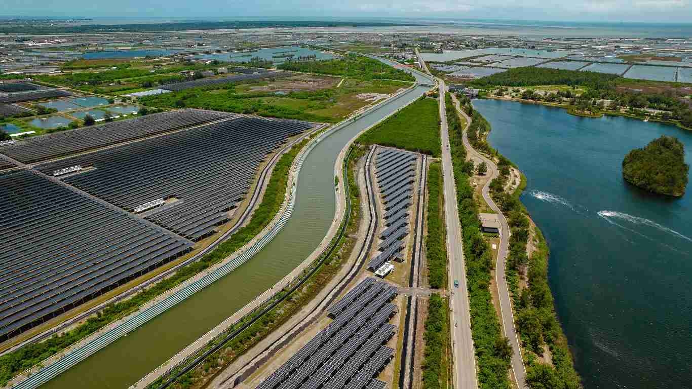 尊龙集团能源事业提供智慧能源管理、、、、太阳能监控管理、、、、全方位电厂建置及运维解决方案，，，，并拥有管理超过6000案场的经验