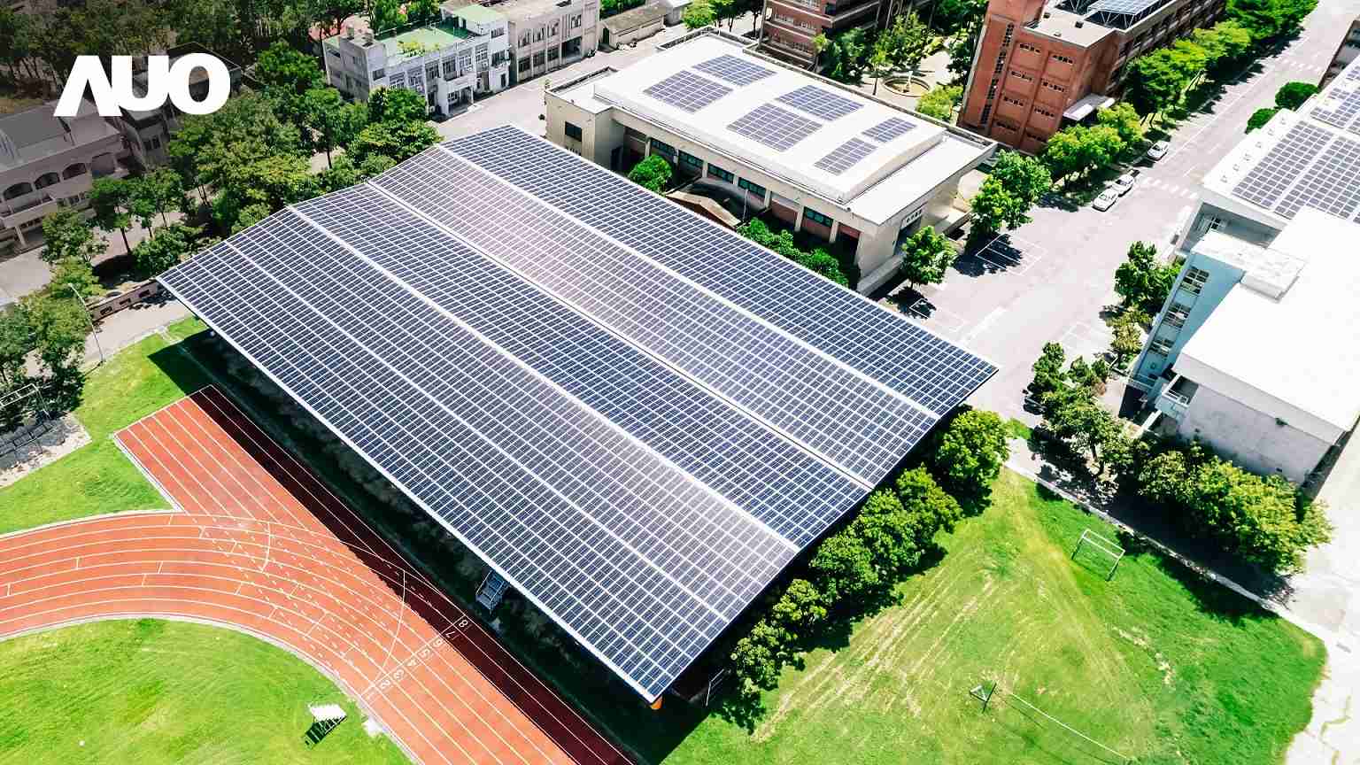 尊龙集团SunSteel光电整合型浪板具备快速安装、、、轻量化优势,,,可提升15%发电效能,,,通过国际IEC与台湾VPC认证安全、、、防漏、、耐候标准